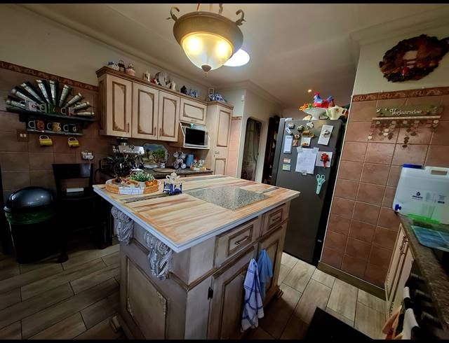 4 BEDROOM TOWNHOUSE FOR SALE IN DAL FOUCHE